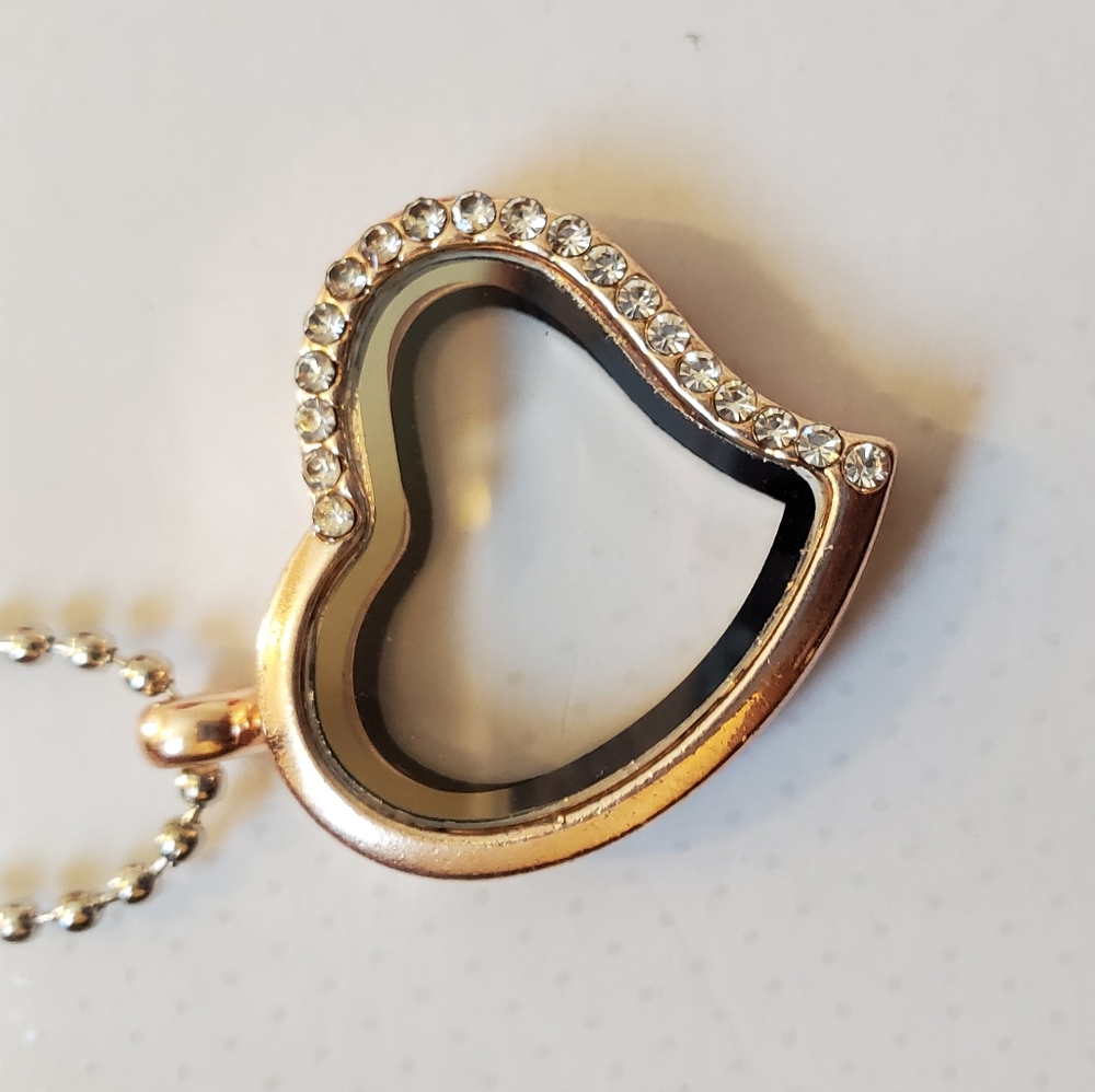 Floating Memory Locket - Picture 2 of 4